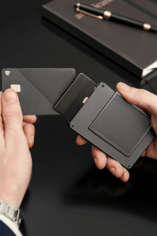 UniqTouch Card Wallet